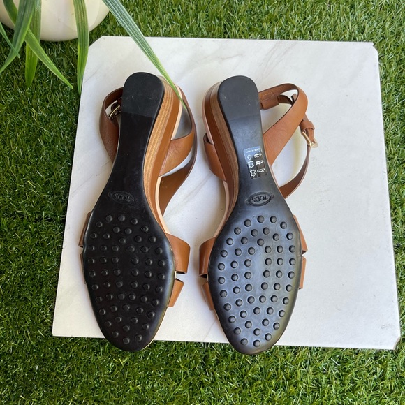 TOD'S
Cognac Leather T-Strap Wedge Sandal, 35mm size 36.5 US 6.5 $645 like new - Picture 15 of 15